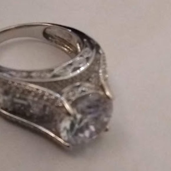 Pretty "Diamond" solitaire ring in silver size 7 - Picture 3 of 7